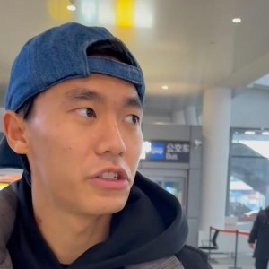 开云体育官方网站-胡荷韬：感谢球迷前来接机，因为有他们我们才更有动力